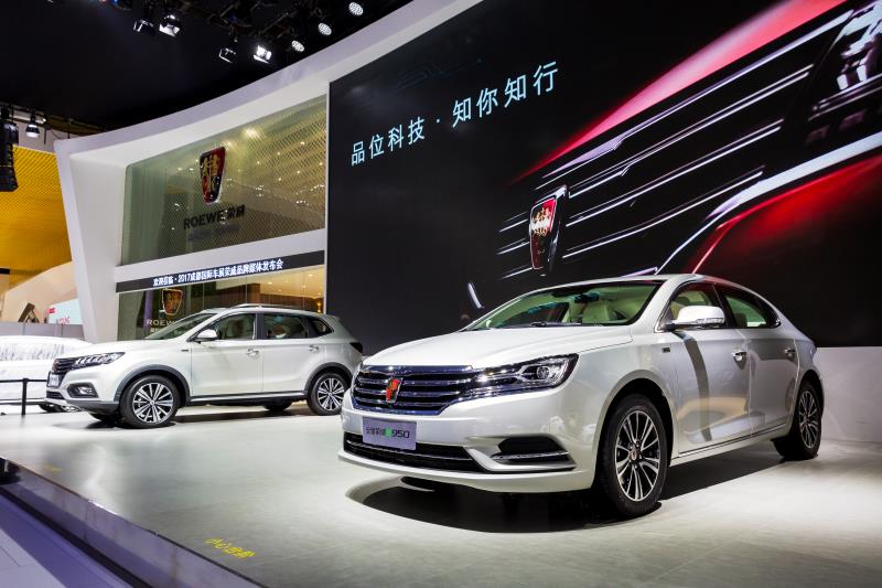 全新榮威950、榮威e950定義“高級轎車” 成都車展亮相售價(jià)16.88萬起 互聯(lián)網(wǎng)汽車上市一周年 系統(tǒng)升級帶來顛覆式進(jìn)化