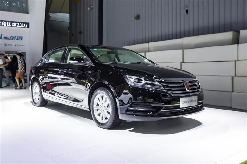 全新榮威950、榮威e950定義“高級轎車” 成都車展亮相售價(jià)16.88萬起 互聯(lián)網(wǎng)汽車上市一周年 系統(tǒng)升級帶來顛覆式進(jìn)化