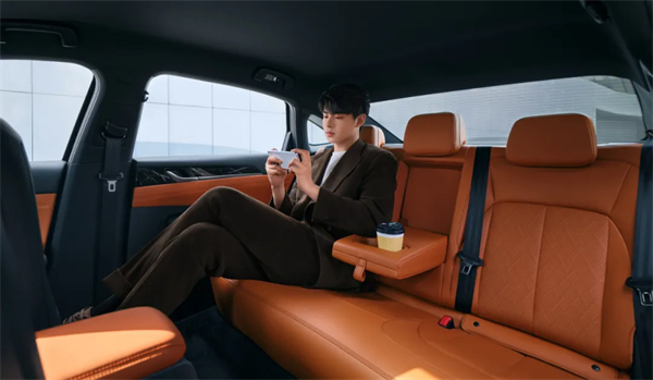 限時先享置換一口價！「10萬級600續(xù)航中級轎車」五菱星光2025款正式上市！