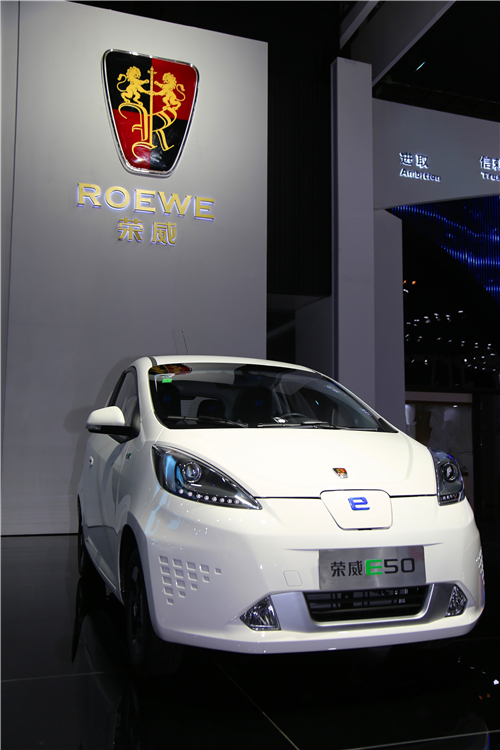 中國首款新能源中高級(jí)轎車亮相廣州車展 榮威E950 續(xù)航里程600KM 油耗1.7升